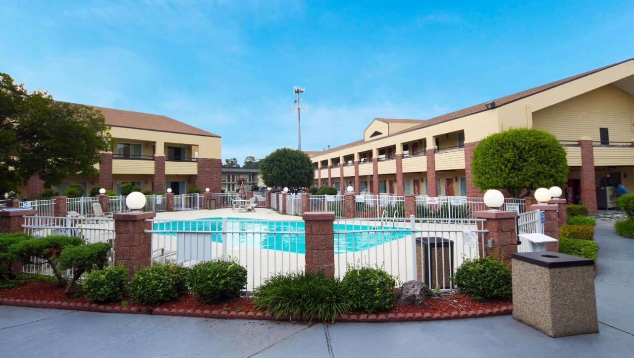 Magnuson Hotel Virginia Beach Bagian luar foto